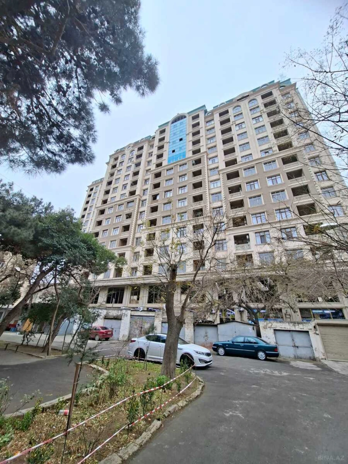 Satılır 3 otaqlı mənzil 137 m²