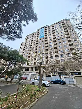 Satılır 3 otaqlı mənzil 137 m²