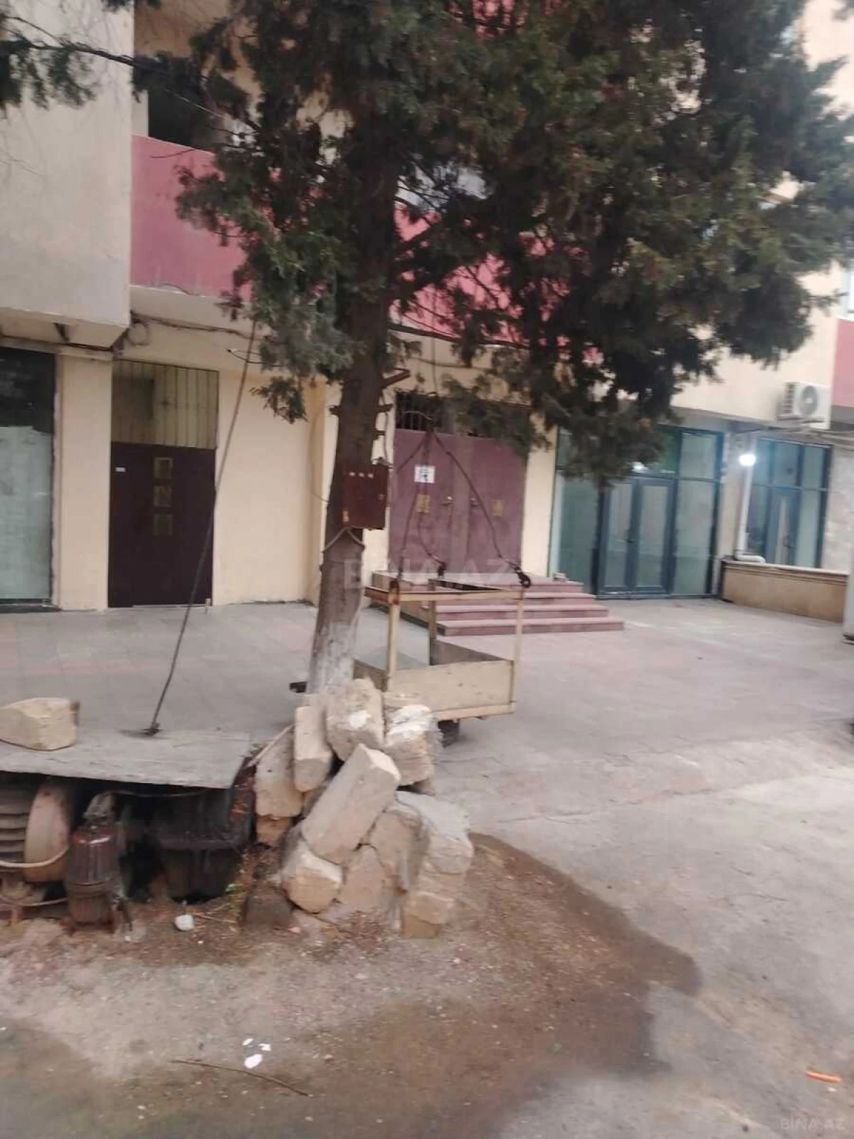 Satılır obyekt 57 m²