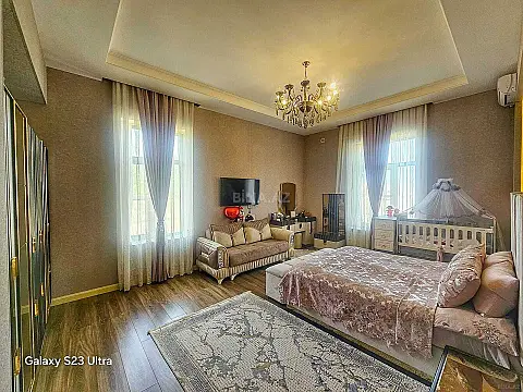 Satılır 5 otaqlı həyət evi 240 m²