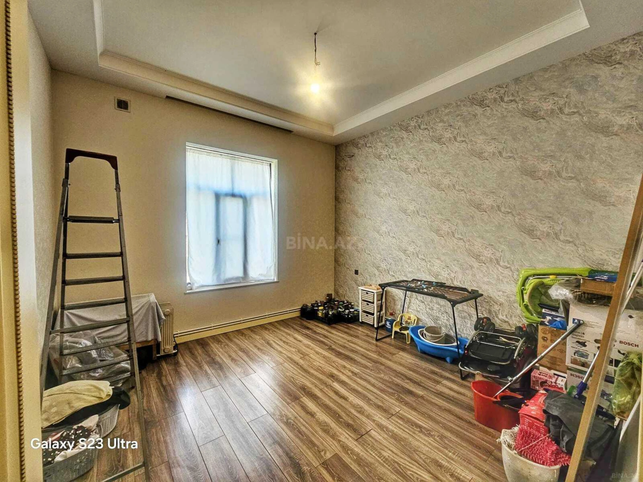 Satılır 5 otaqlı həyət evi 240 m²