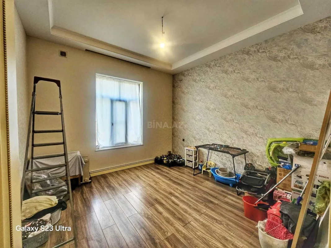 Satılır 5 otaqlı həyət evi 240 m²