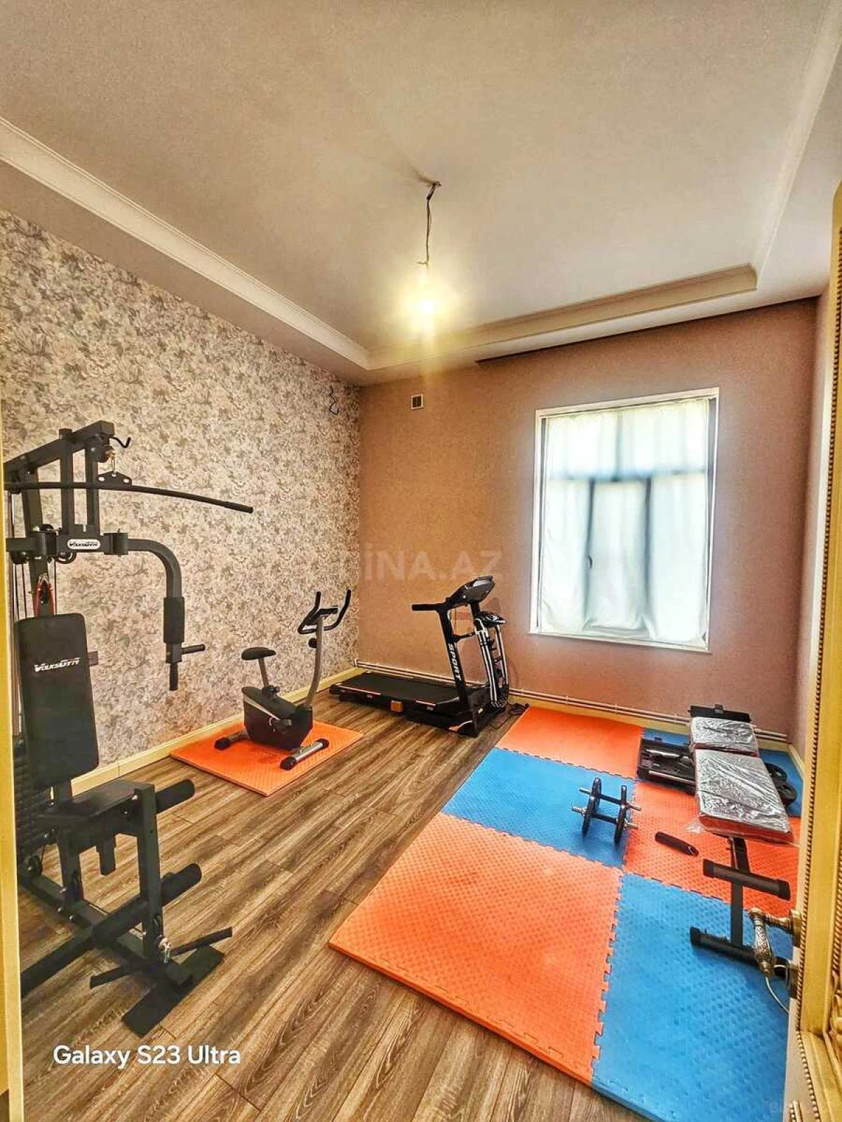 Satılır 5 otaqlı həyət evi 240 m²