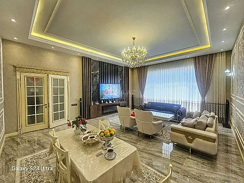 Satılır 5 otaqlı həyət evi 240 m²