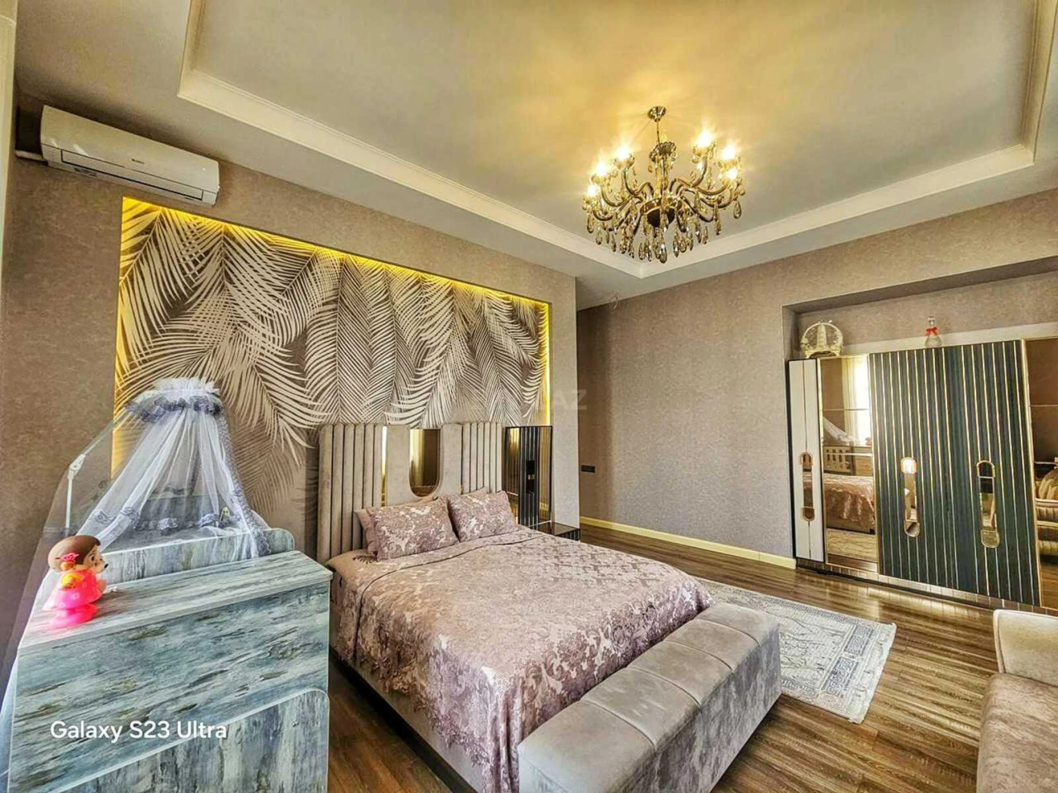 Satılır 5 otaqlı həyət evi 240 m²
