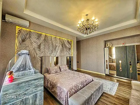Satılır 5 otaqlı həyət evi 240 m²