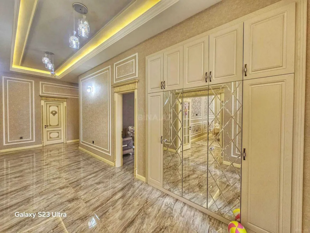 Satılır 5 otaqlı həyət evi 240 m²