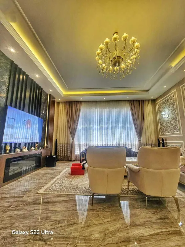 Satılır 5 otaqlı həyət evi 240 m²