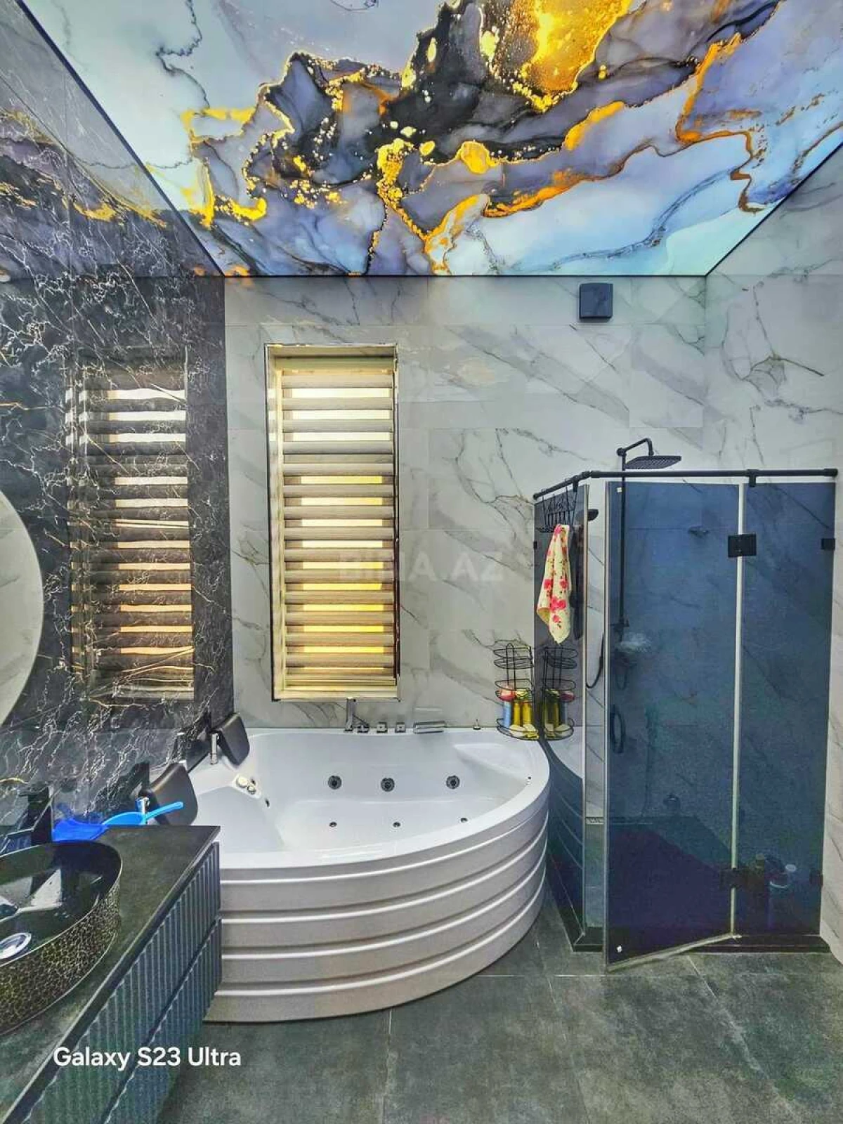 Satılır 5 otaqlı həyət evi 240 m²