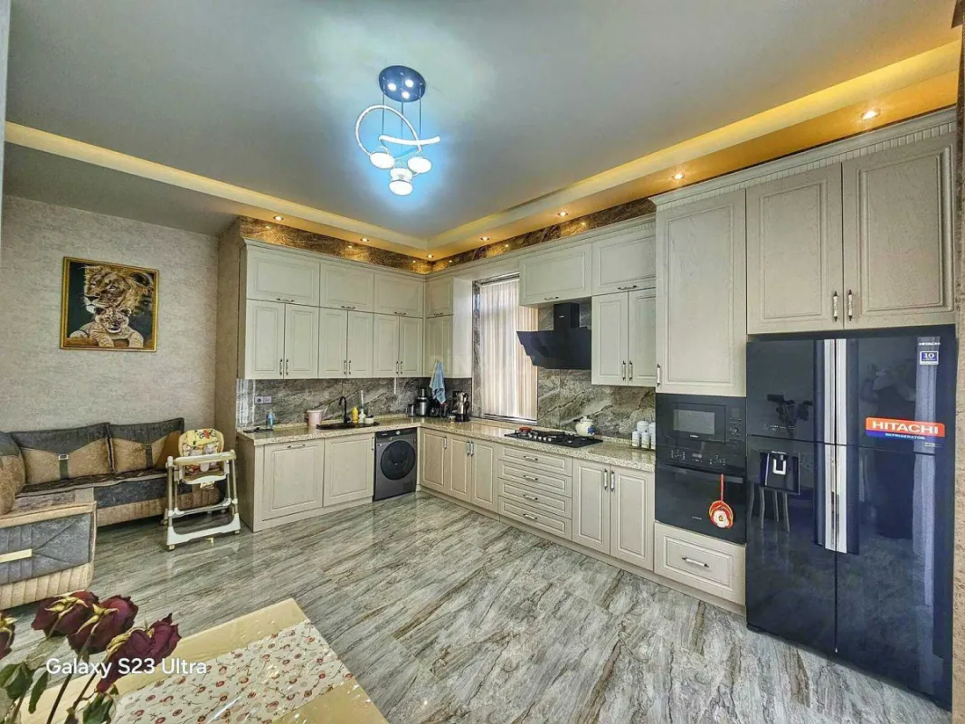 Satılır 5 otaqlı həyət evi 240 m²