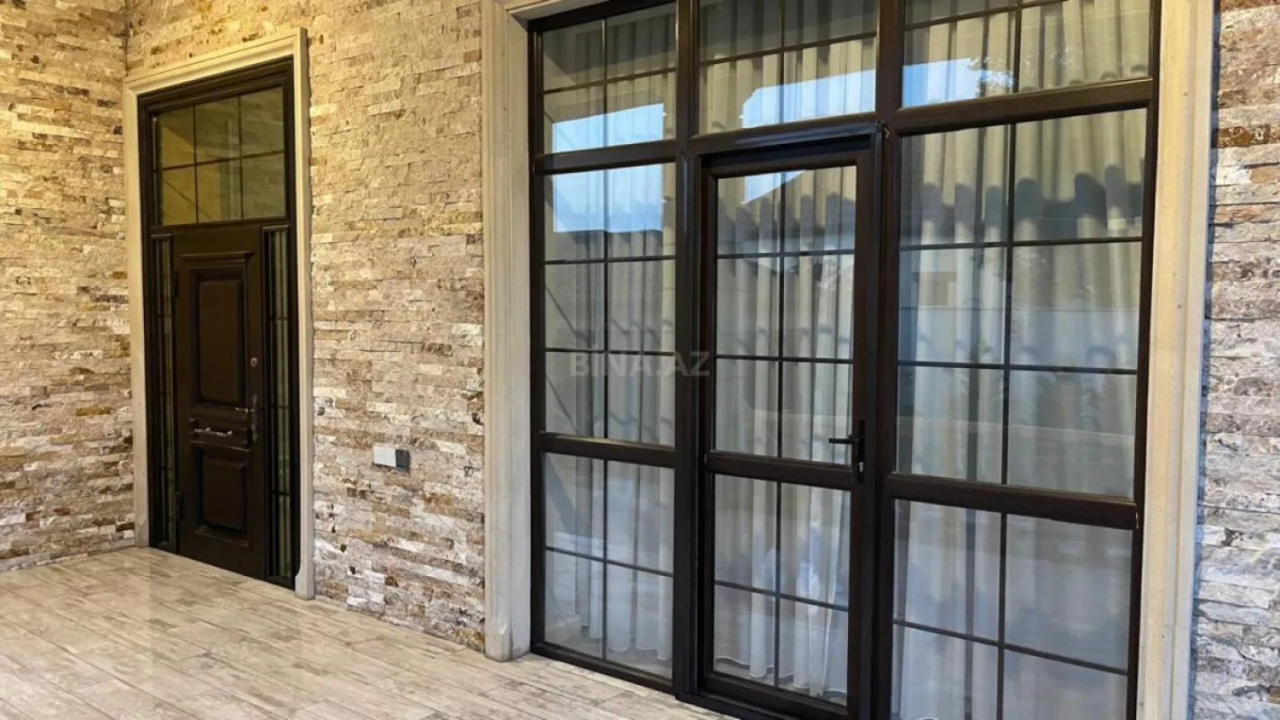 Satılır 5 otaqlı həyət evi 240 m²