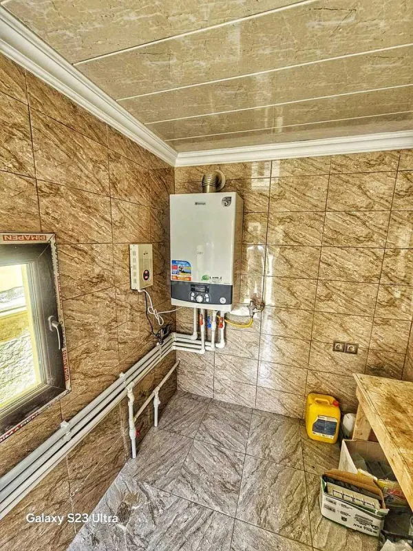 Satılır 5 otaqlı həyət evi 240 m²