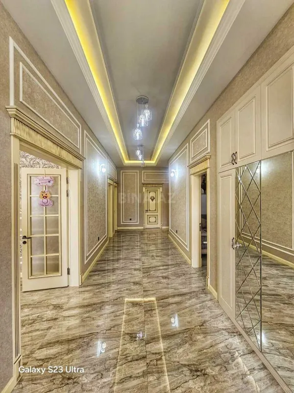 Satılır 5 otaqlı həyət evi 240 m²