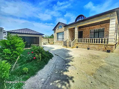 Satılır 5 otaqlı həyət evi 240 m²
