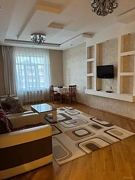 Kirayə verilir 2 otaqlı mənzil 85 m²