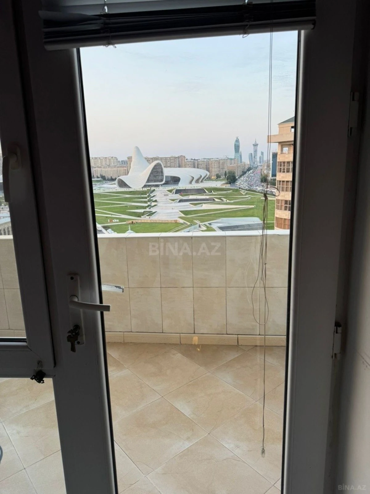 Kirayə verilir 2 otaqlı mənzil 85 m²