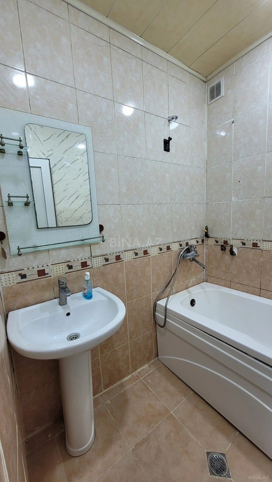 Kirayə verilir 2 otaqlı mənzil 55 m²