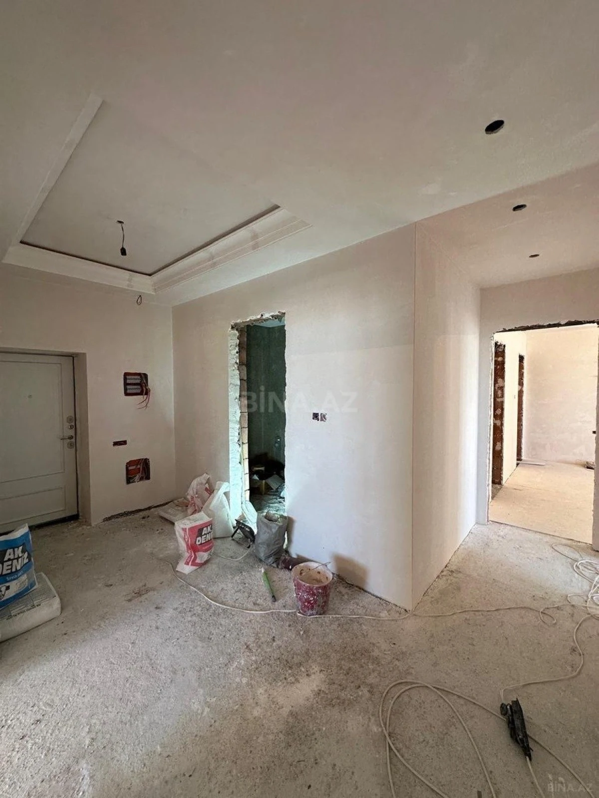 Satılır 3 otaqlı mənzil 140 m²