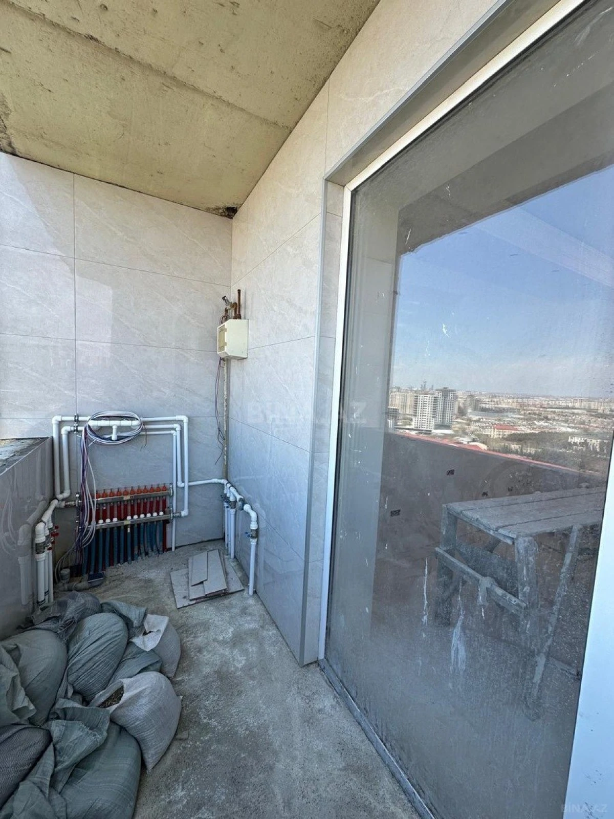 Satılır 3 otaqlı mənzil 140 m²