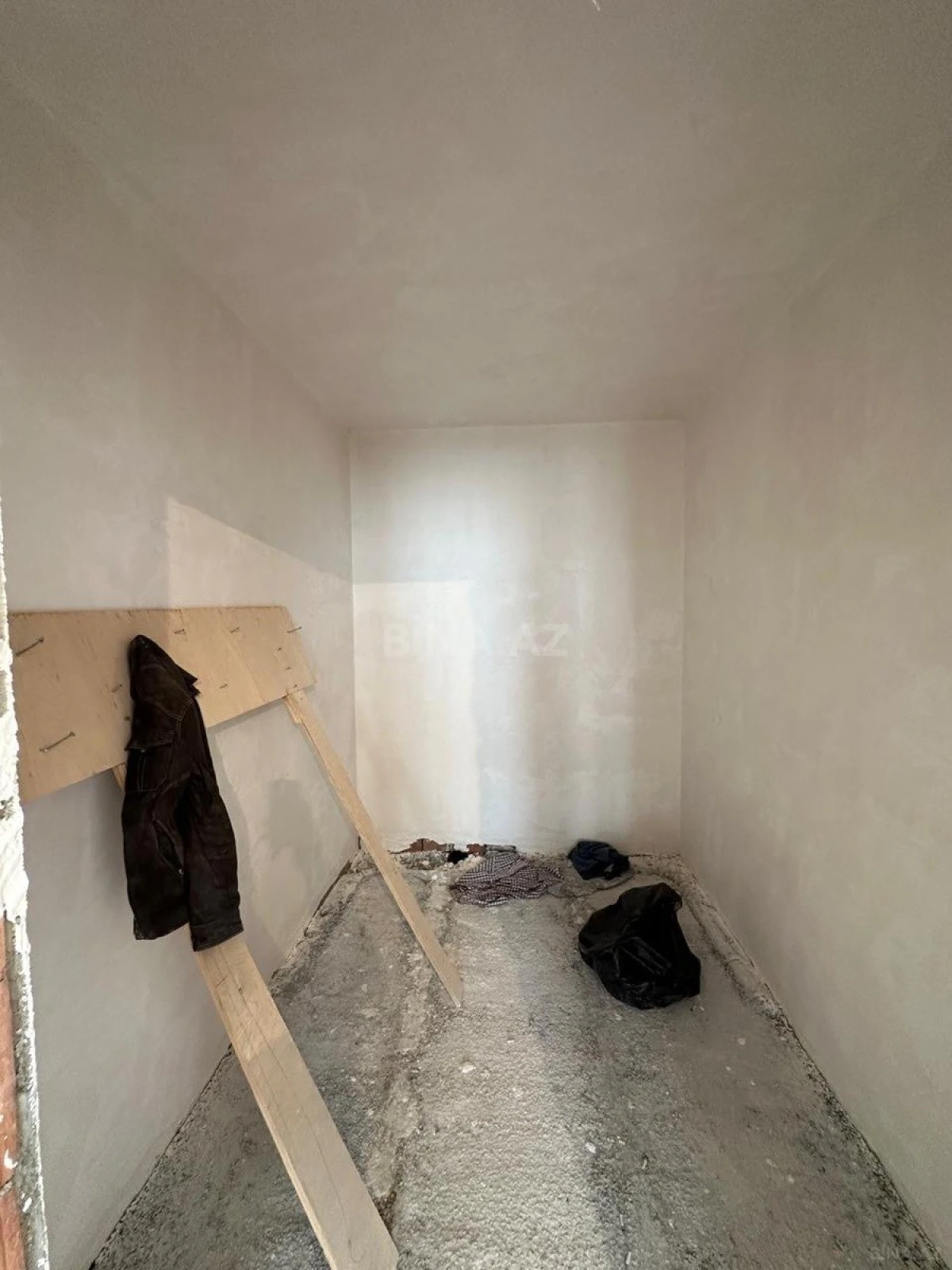 Satılır 3 otaqlı mənzil 140 m²