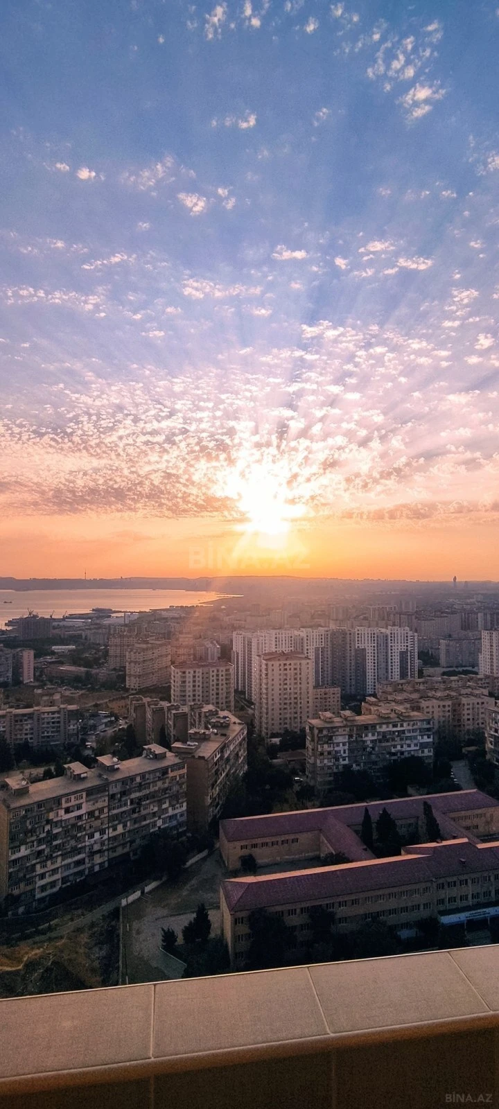 Satılır 2 otaqlı mənzil 83 m²