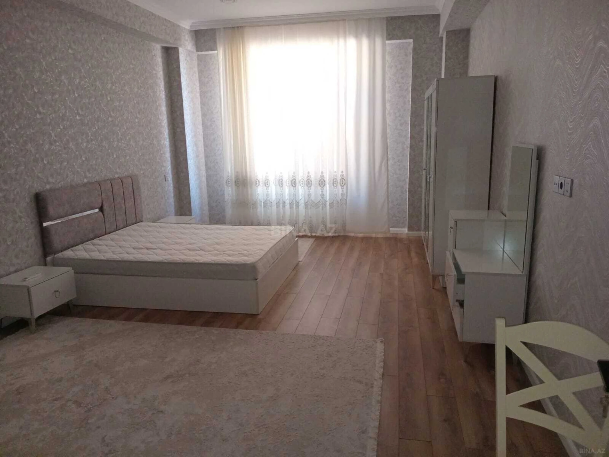 Kirayə verilir 3 otaqlı mənzil 130 m²