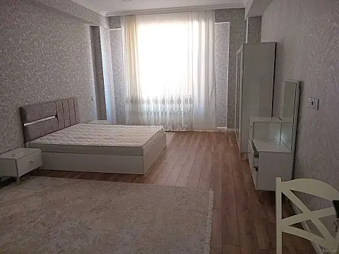 Kirayə verilir 3 otaqlı mənzil 130 m²