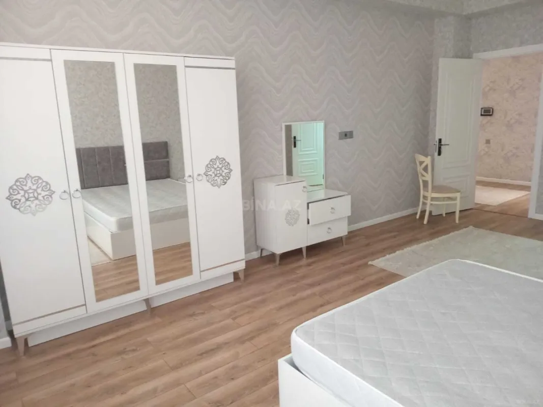 Kirayə verilir 3 otaqlı mənzil 130 m²