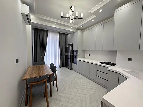 Kirayə verilir 3 otaqlı mənzil 150 m²