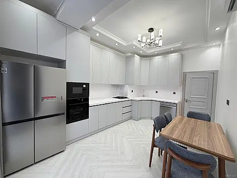 Kirayə verilir 3 otaqlı mənzil 150 m²
