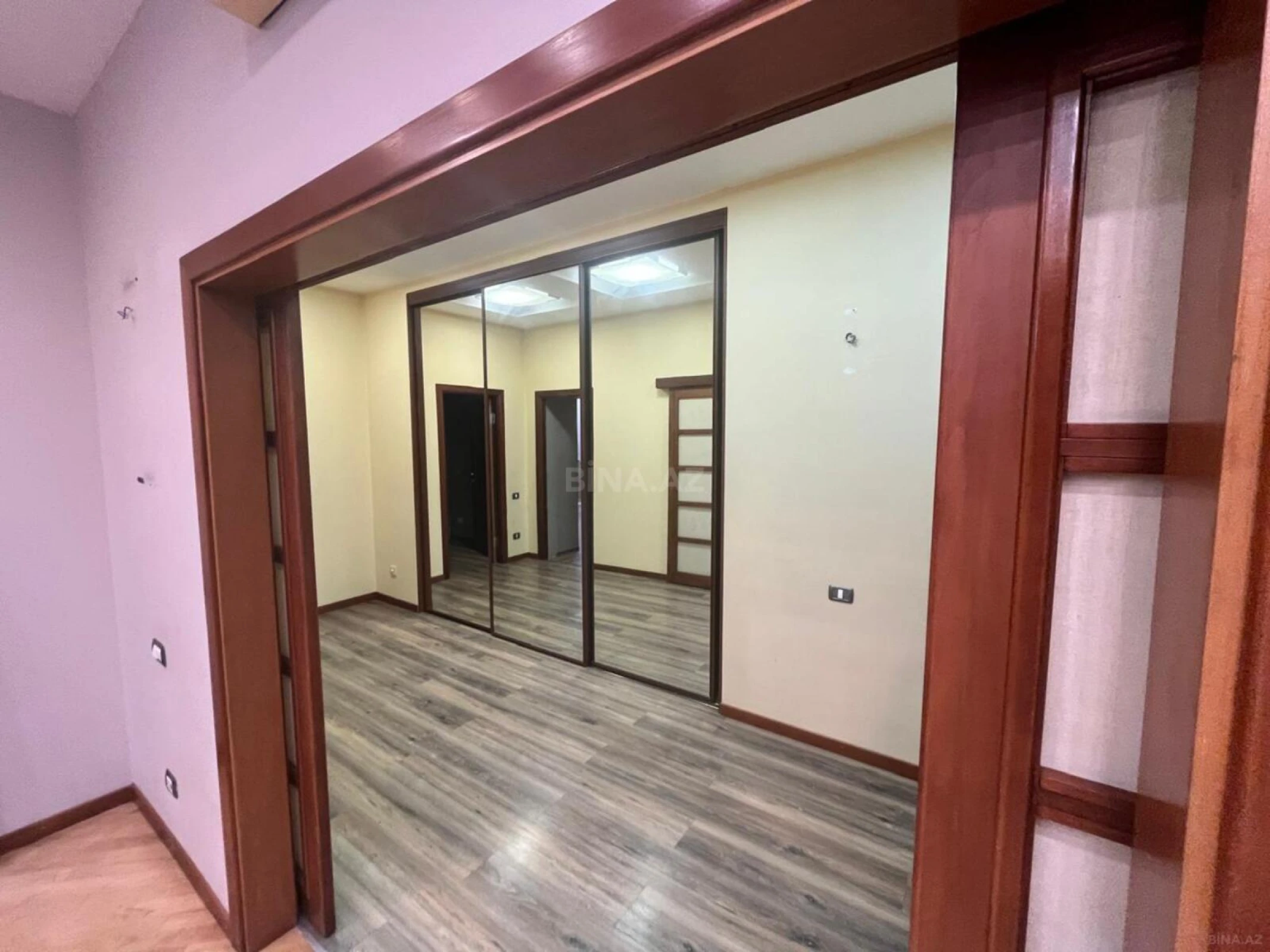 Kirayə verilir 3 otaqlı mənzil 130 m²