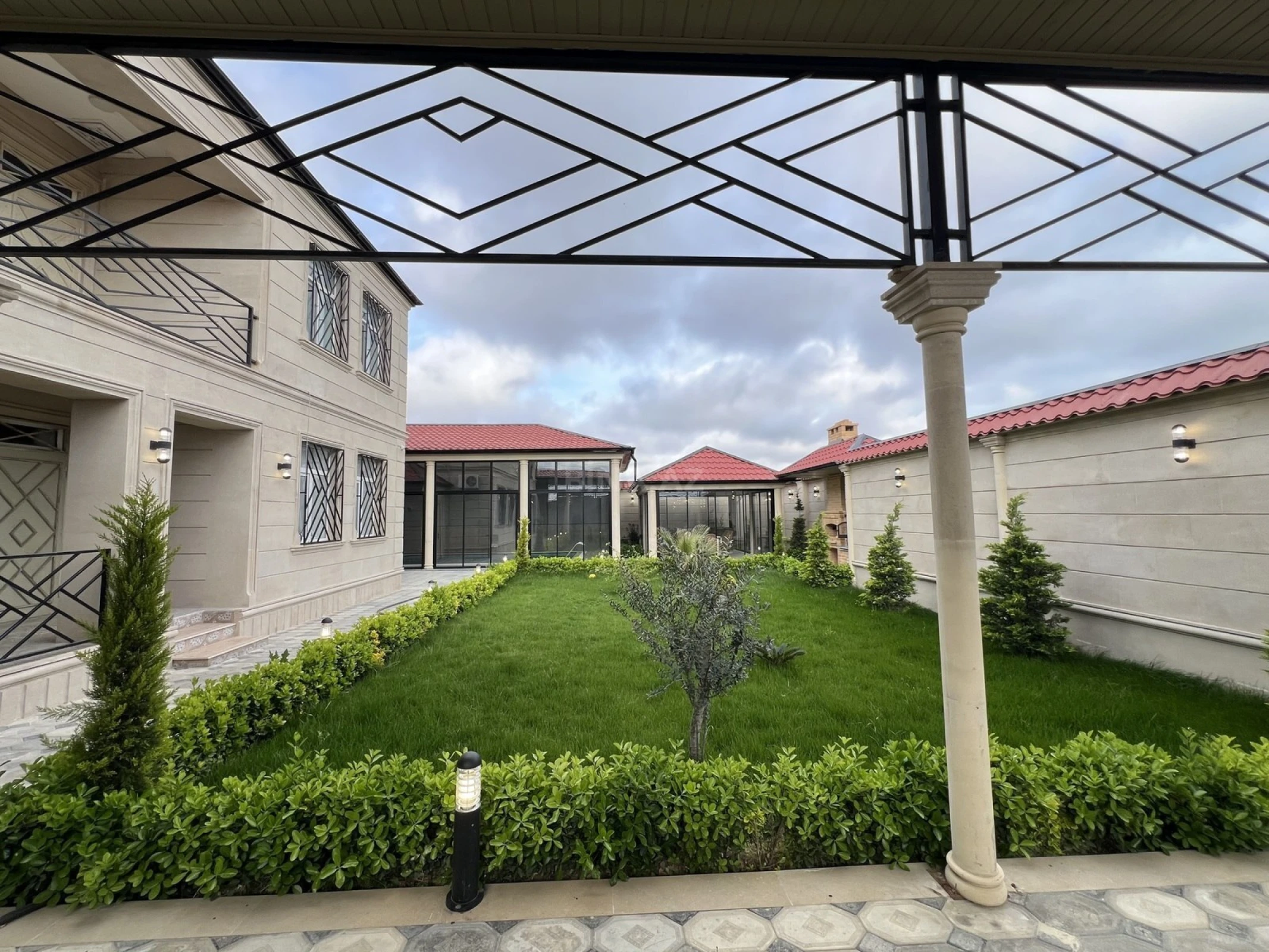 Satılır 4 otaqlı həyət evi 160 m²