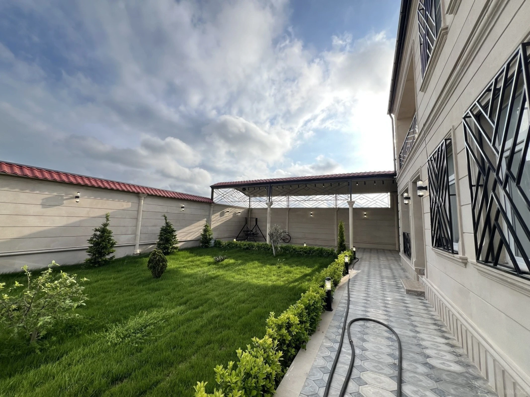 Satılır 4 otaqlı həyət evi 160 m²