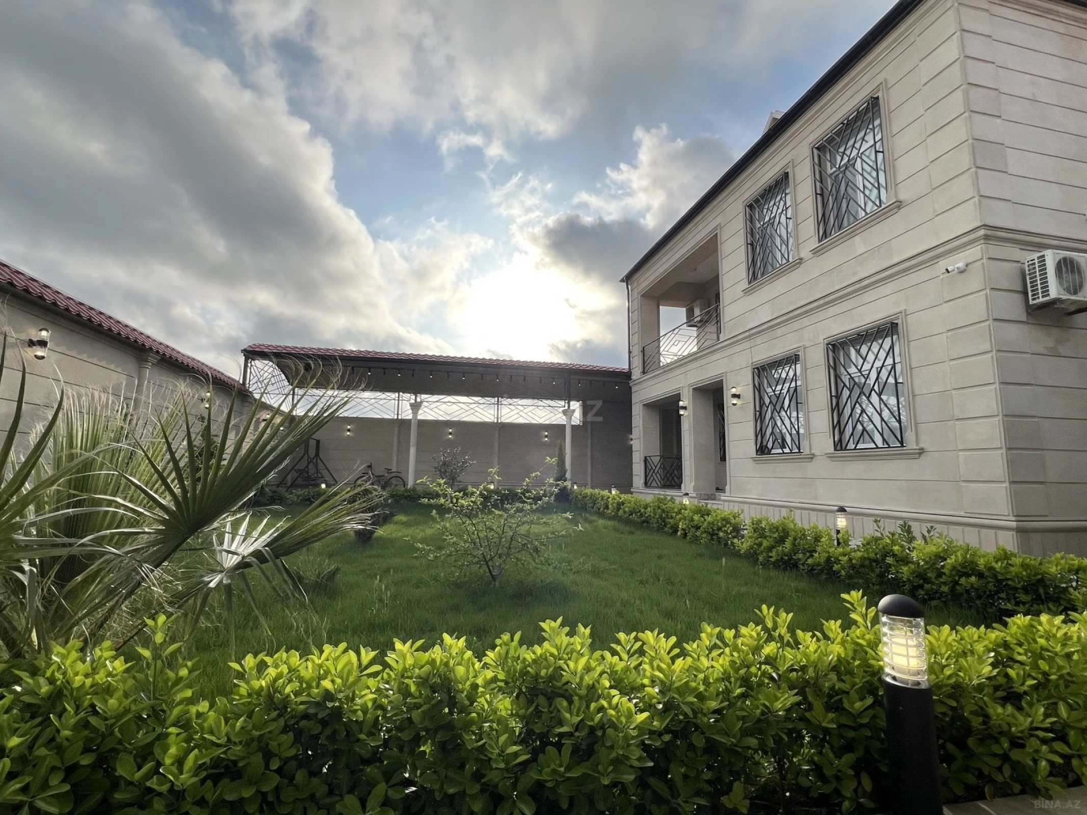 Satılır 4 otaqlı həyət evi 160 m²