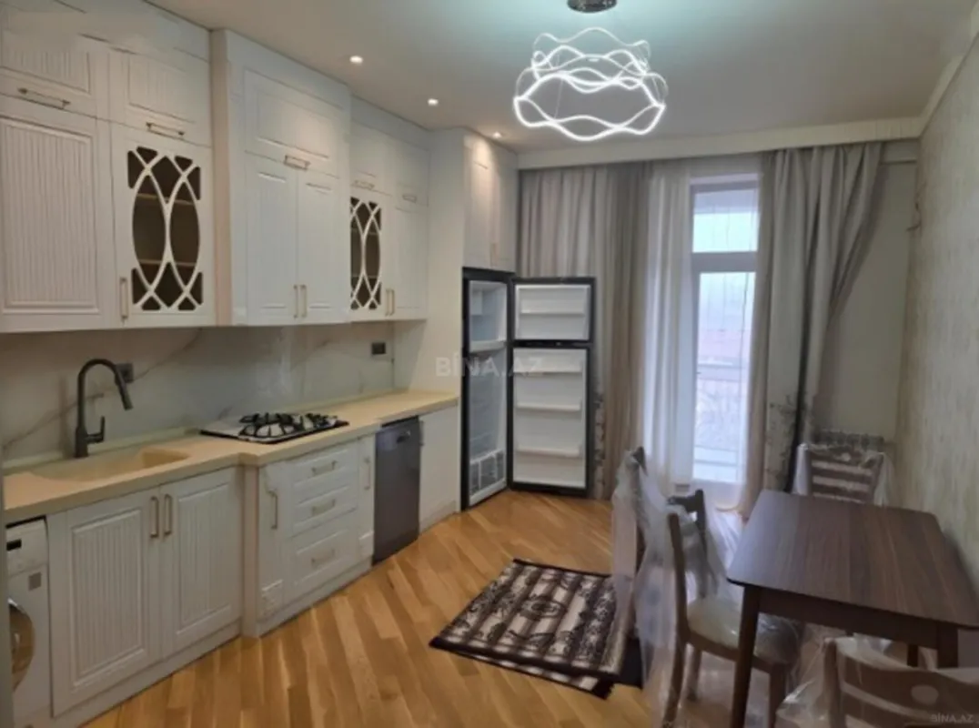 Kirayə verilir 3 otaqlı mənzil 180 m²
