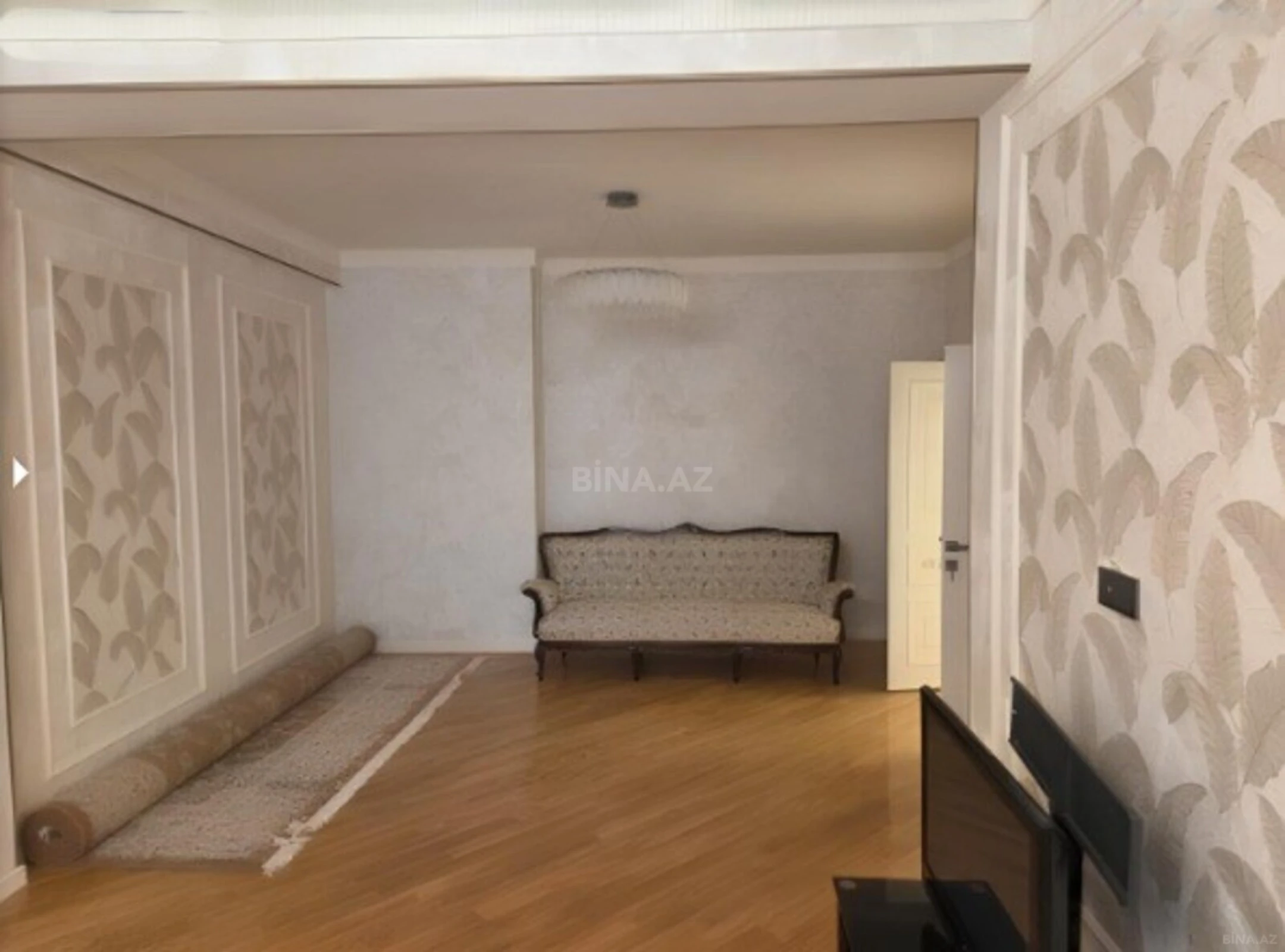 Kirayə verilir 3 otaqlı mənzil 180 m²