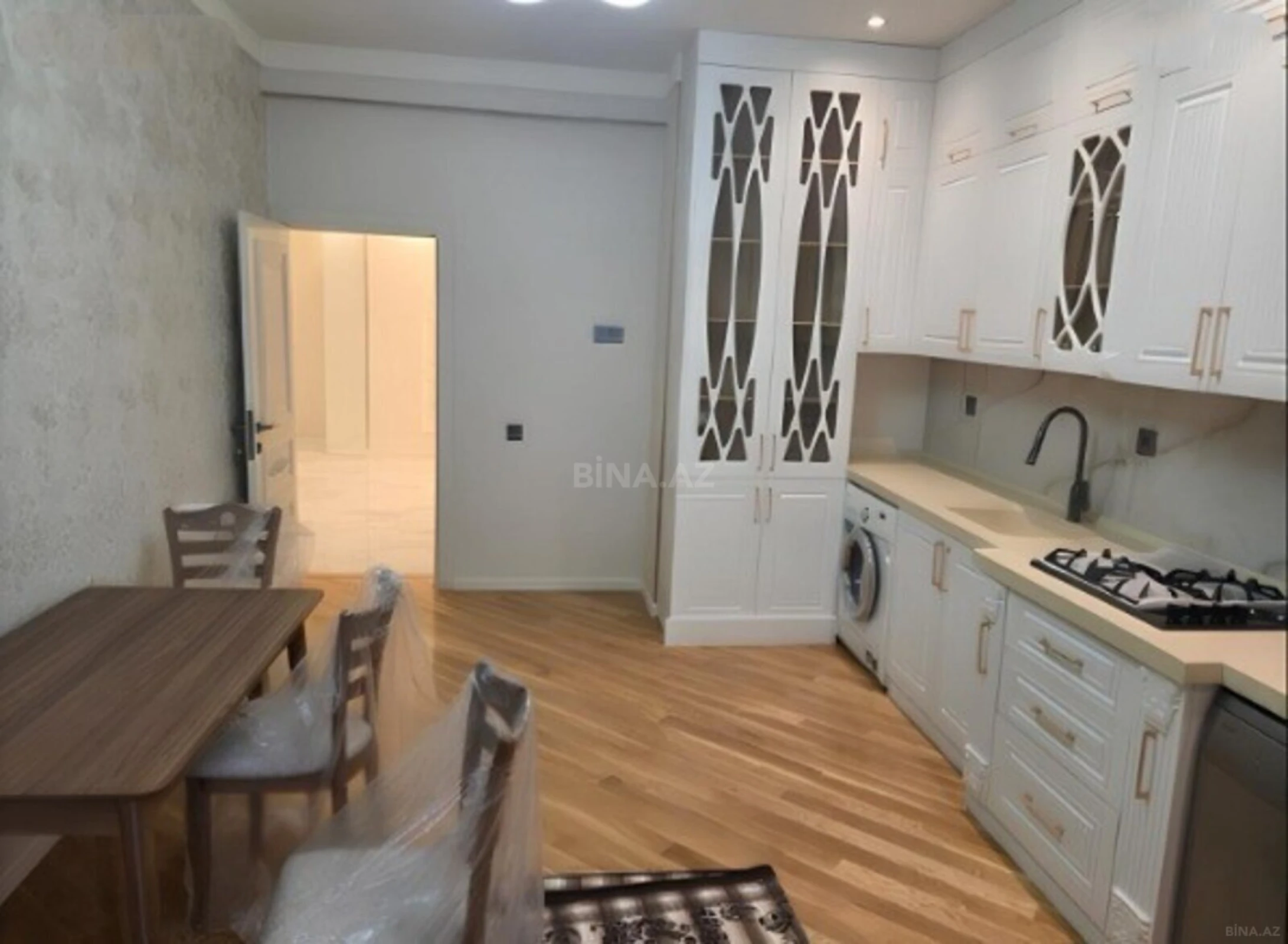 Kirayə verilir 3 otaqlı mənzil 180 m²