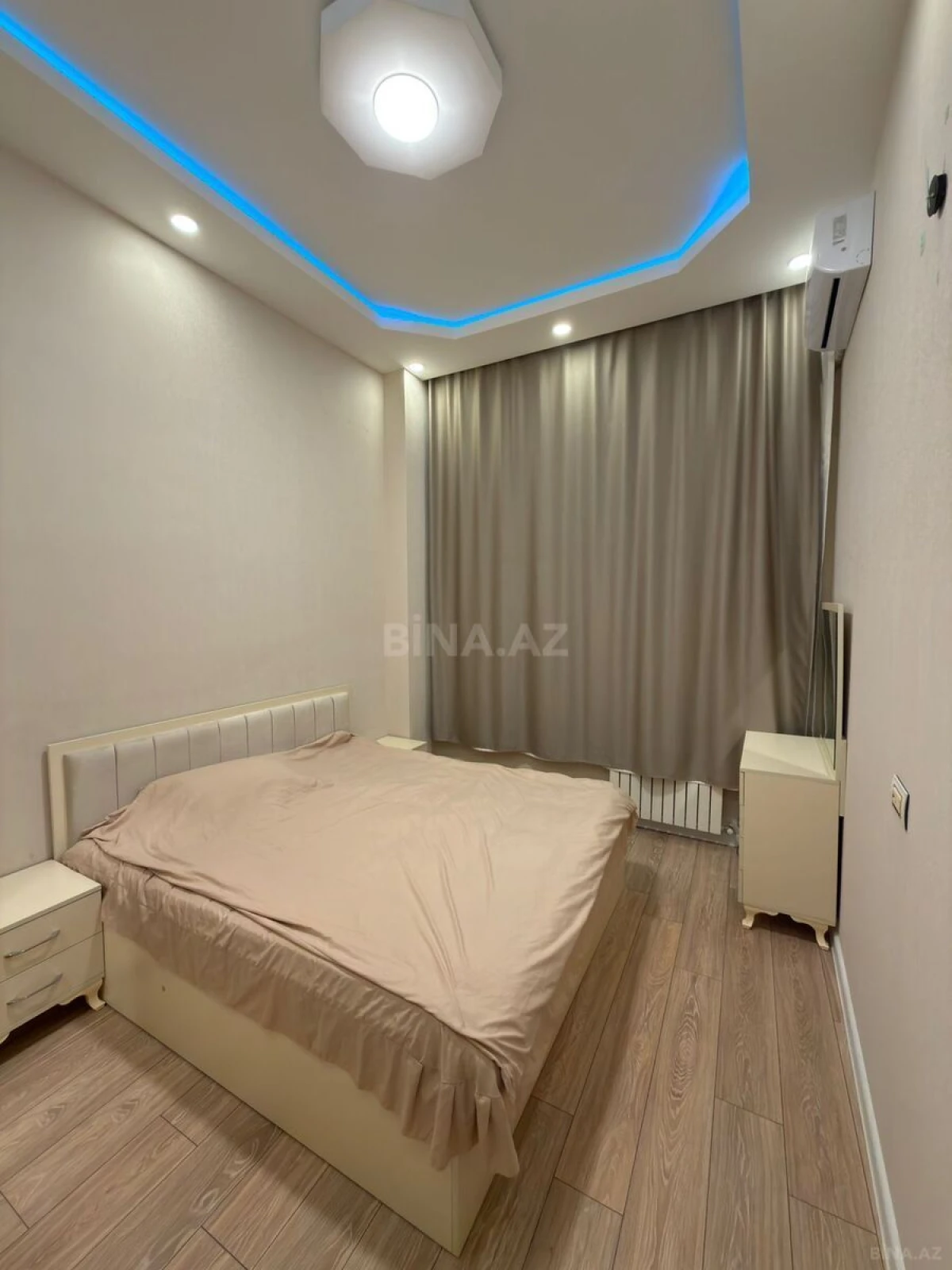 Satılır 2 otaqlı mənzil 82 m²