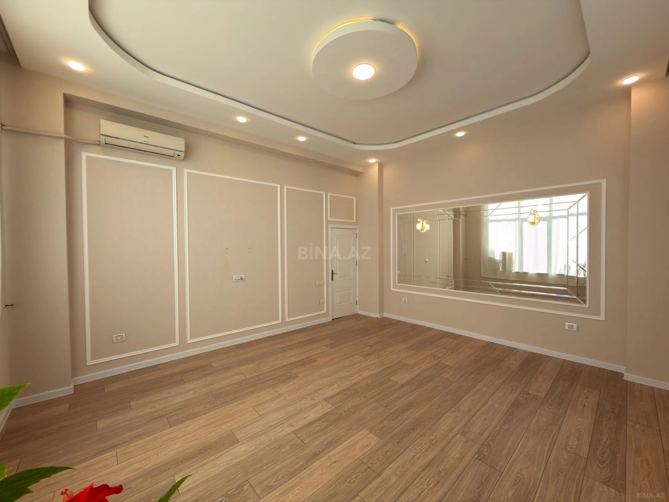 Satılır 2 otaqlı mənzil 82 m²