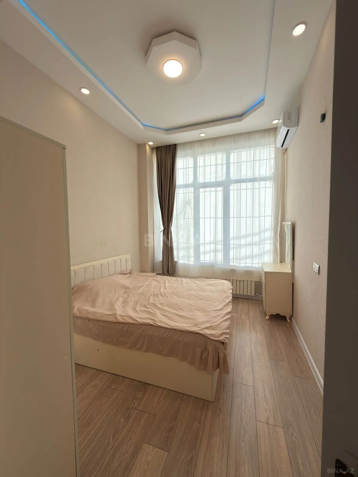 Satılır 2 otaqlı mənzil 82 m²