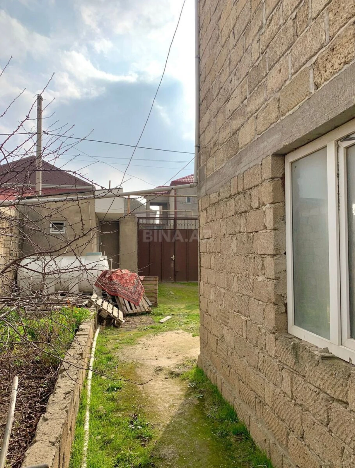 Satılır 4 otaqlı həyət evi 250 m²
