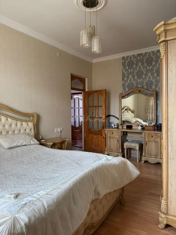 Satılır 4 otaqlı həyət evi 250 m²
