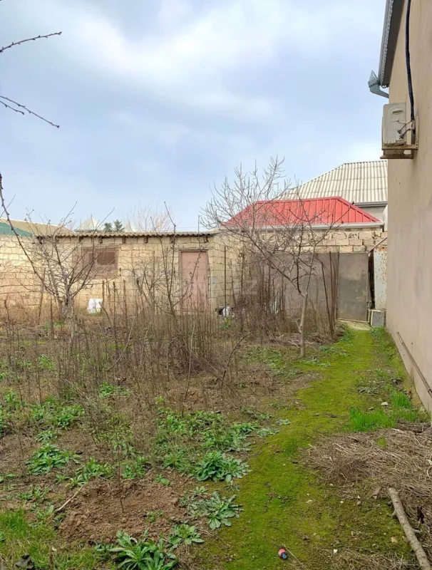 Satılır 4 otaqlı həyət evi 250 m²