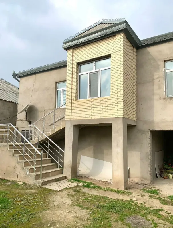Satılır 4 otaqlı həyət evi 250 m²