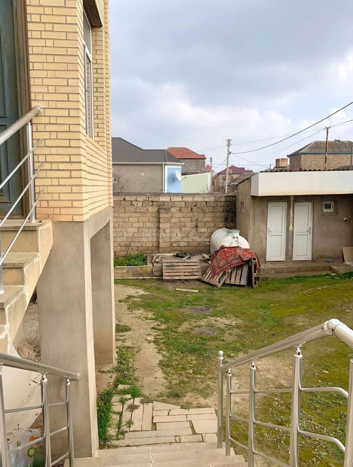 Satılır 4 otaqlı həyət evi 250 m²