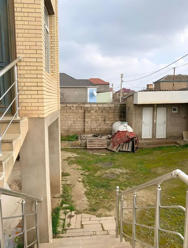 Satılır 4 otaqlı həyət evi 250 m²