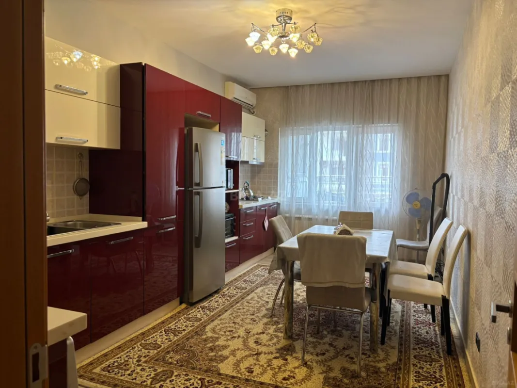 Kirayə verilir 2 otaqlı mənzil 90 m²