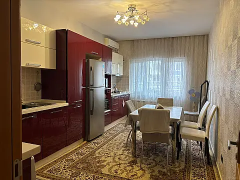 Kirayə verilir 2 otaqlı mənzil 90 m²