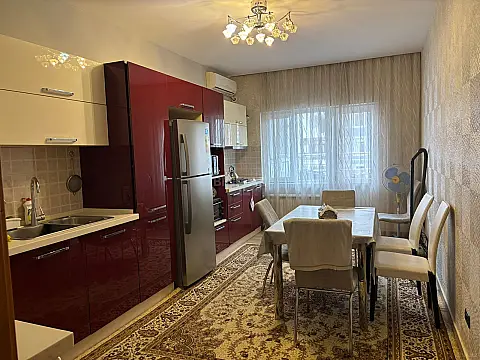 Kirayə verilir 2 otaqlı mənzil 90 m²