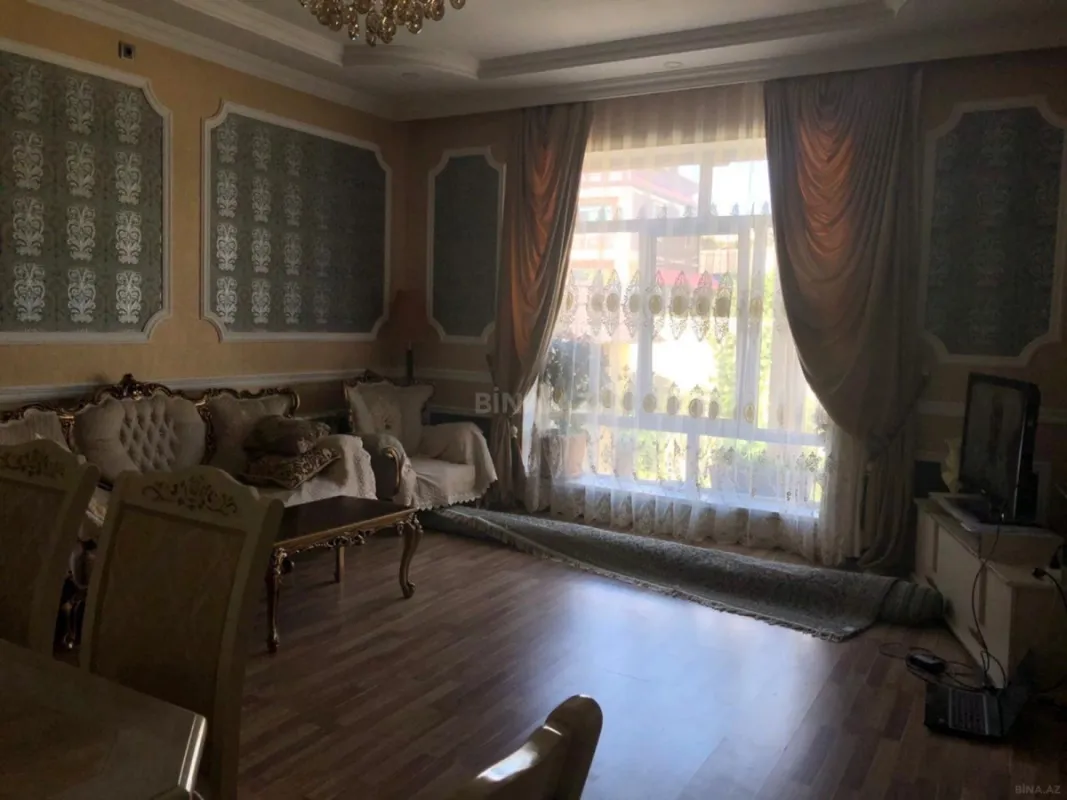Satılır 5 otaqlı həyət evi 300 m²